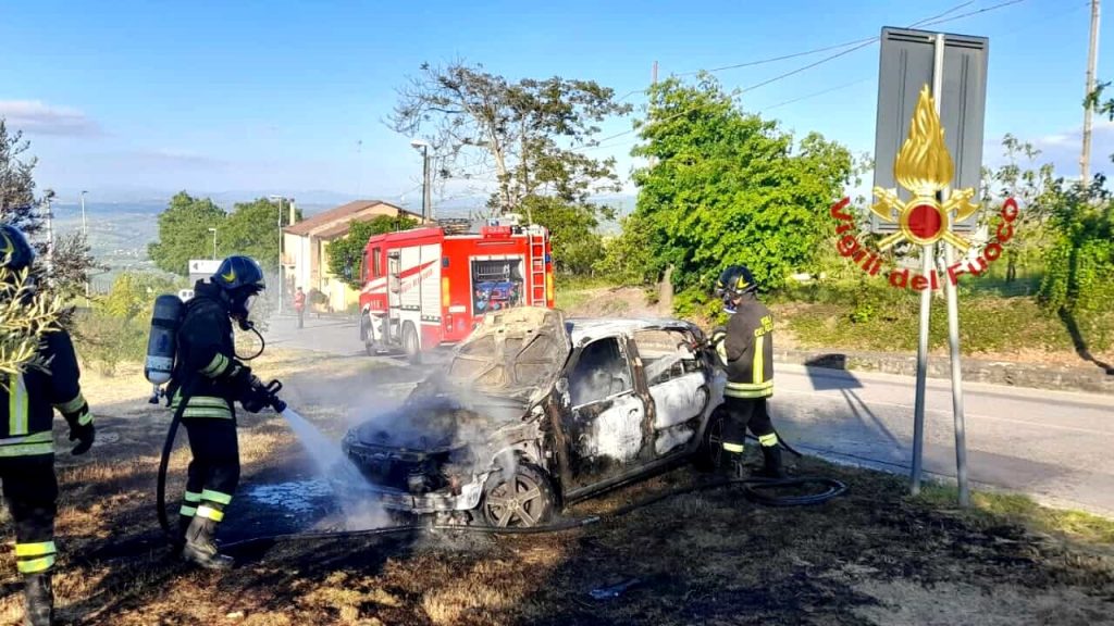 Incendio auto Montefusco