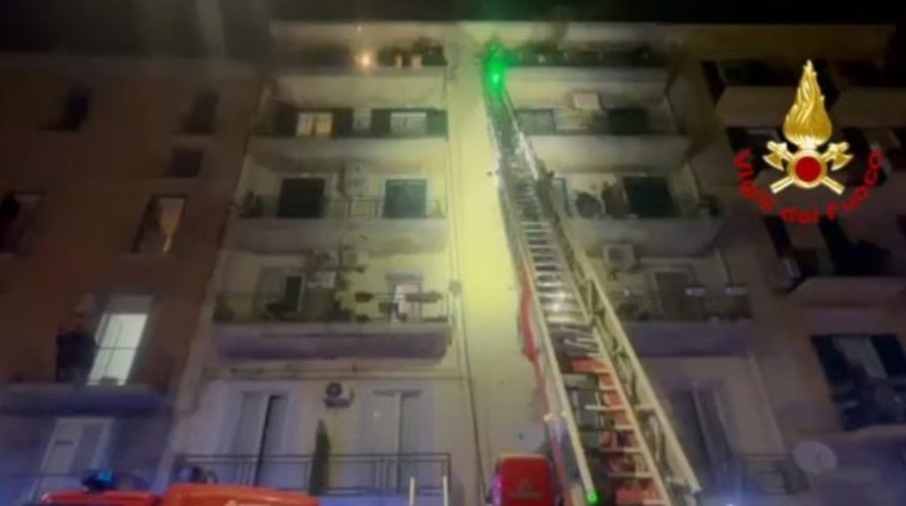 Posillipo incendio casa