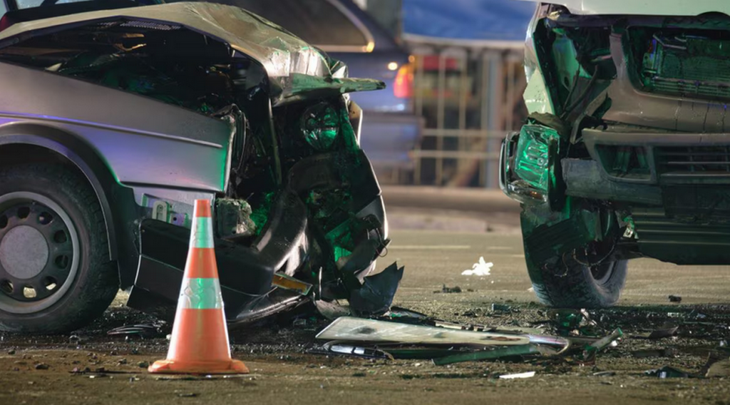 incidente frontale caltanissetta morto feriti 13 maggio