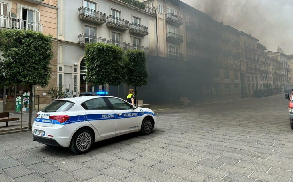 avellino incendio deposito