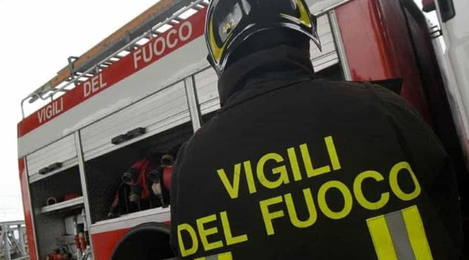 Napoli incendio appartamento