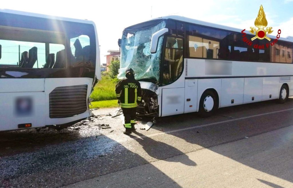 Avellino incidente autobus operato studente ferito