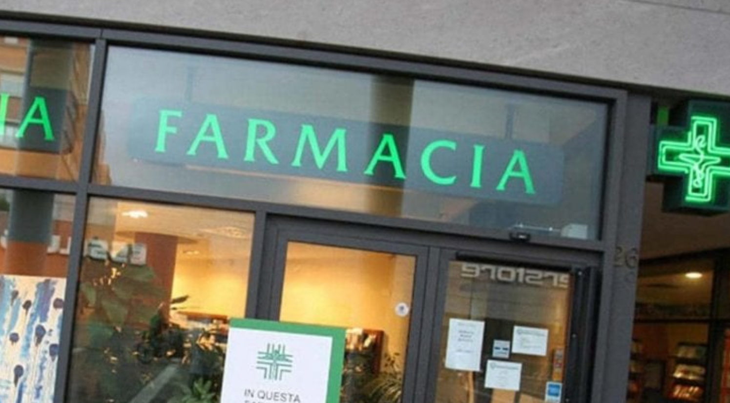 Milano rapina farmacia pagare bollette