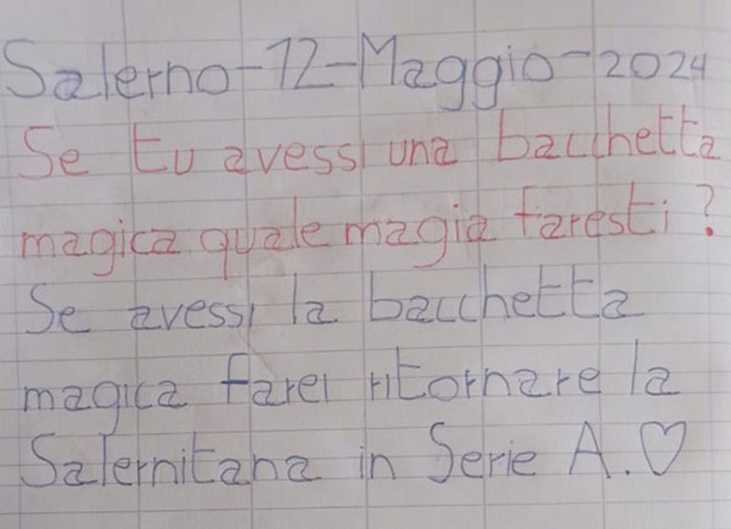 "Se tu avessi una bacchetta magica quale magia faresti? Farei ritornare la Salernitana in Serie A": è il compito di Mattia, un piccolo tifoso granata di 7 anni