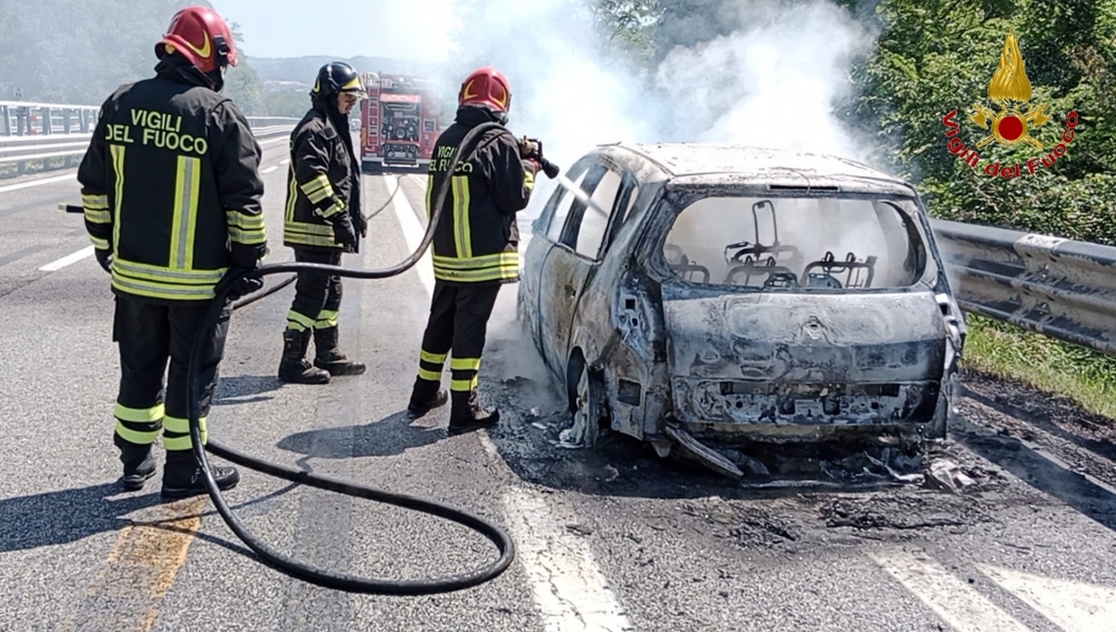 monteforte irpino incendio auto autostrada a16