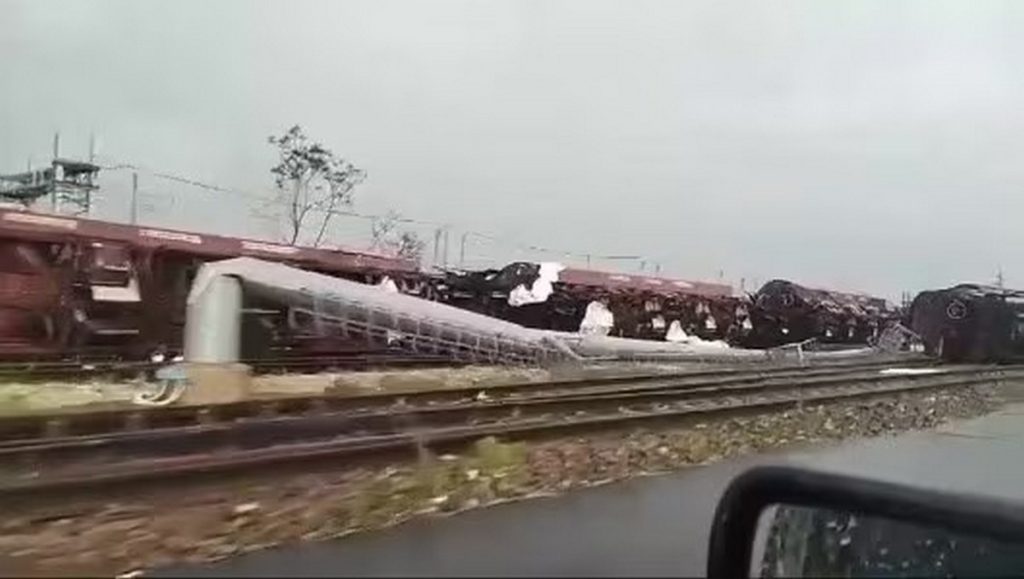 Maltempo Mantova tromba aria rovescia terra treno