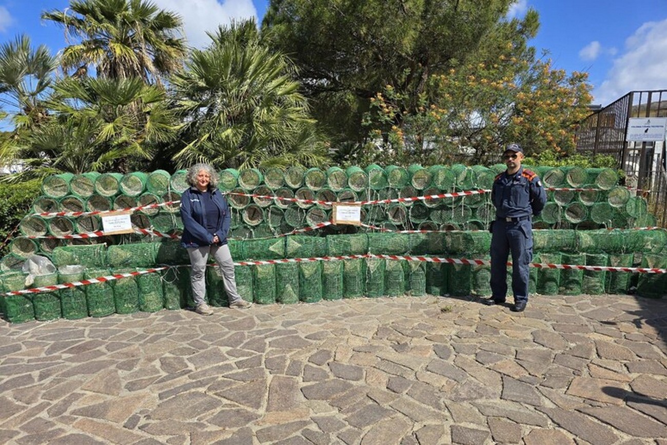 Ischia maxi sequestro nasse area protetta Regno Nettuno