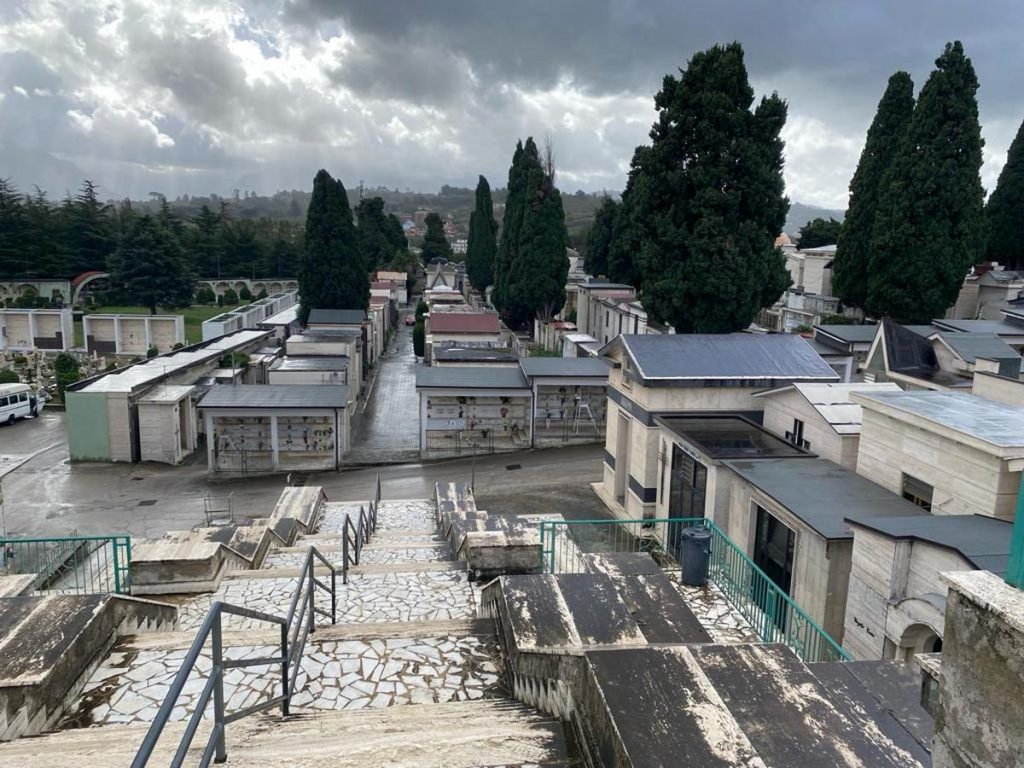 avellino donna morta cappella cimitero