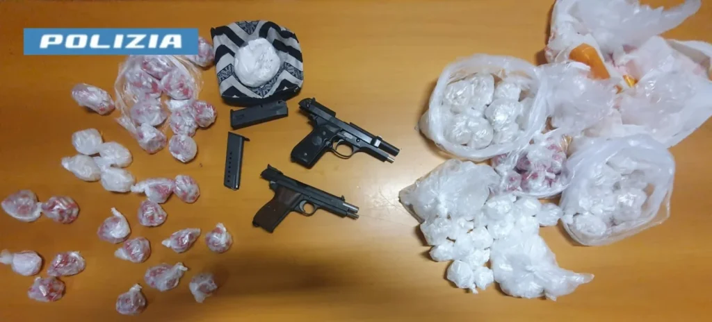 napoli pistola droga sottosella scooter arrestato