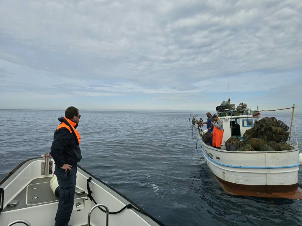 forio ischia sequestro nasse abbandonate fondali