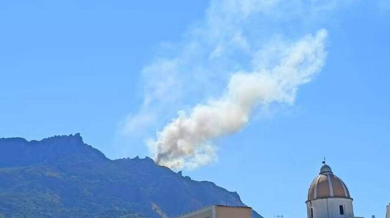 ischia vasto incendio