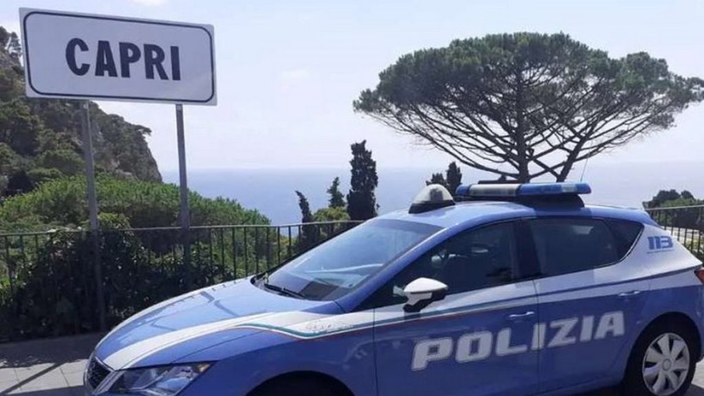 capri ruba bracciale boutique denunciata