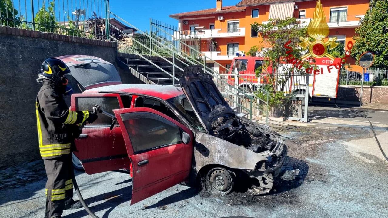 incendio auto ariano irpino 6 giugno