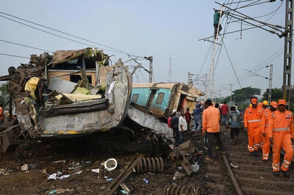 india incidente treni morti feriti bilancio 17 giugno