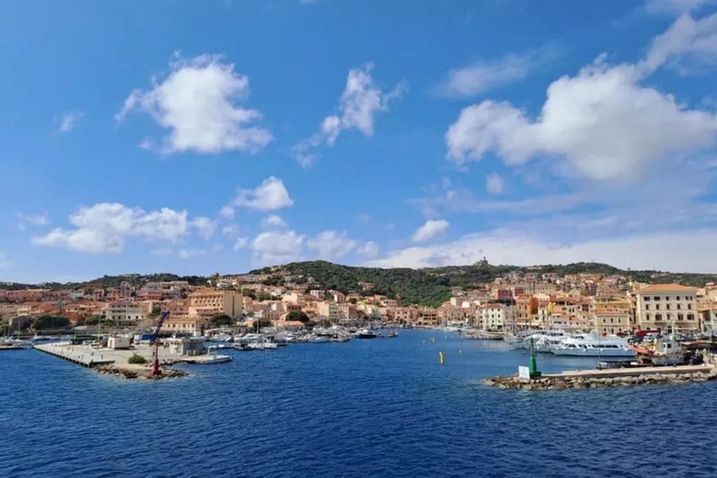 gommone scogli la maddalena morto