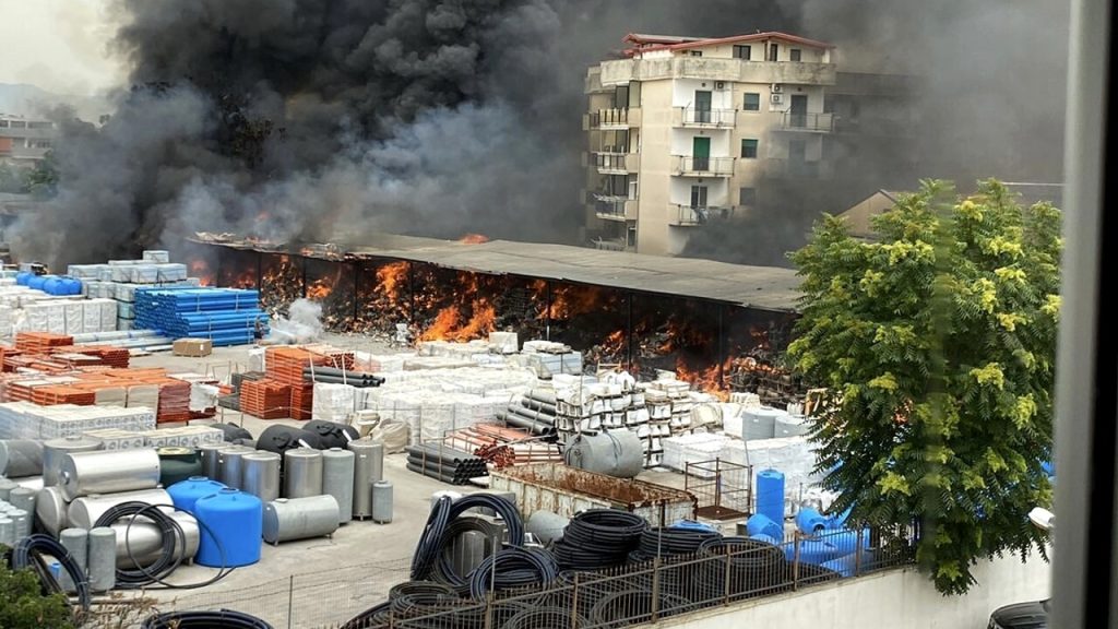 Aversa incendio deposito