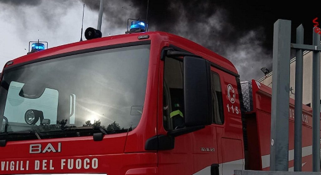 angri incendio camion luminarie santo patrono