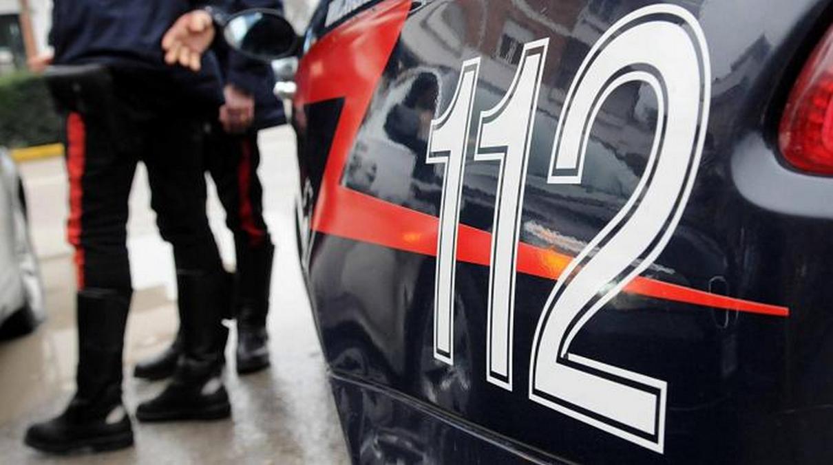 roma spara contro carabinieri sfratto arrestato