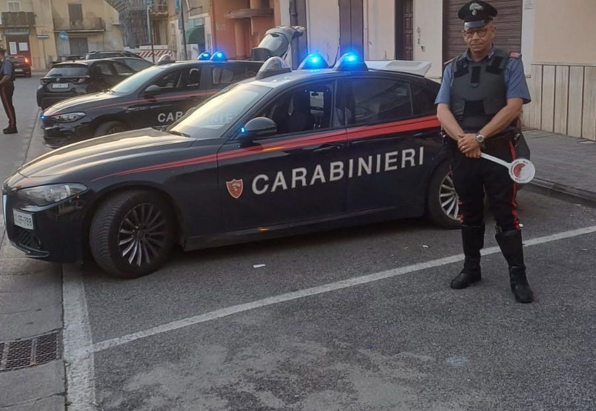 evade arresti domiciliari casa di principe denunciato 13 giugno