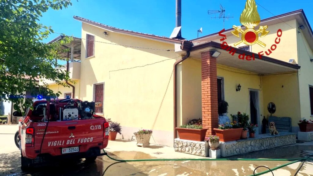 incendio casa sant'angelo all'esca 14 giugno