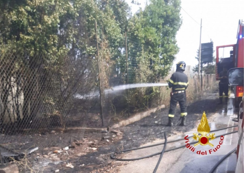 eboli vasto incendio sterpaglie campolongo 16 giugno