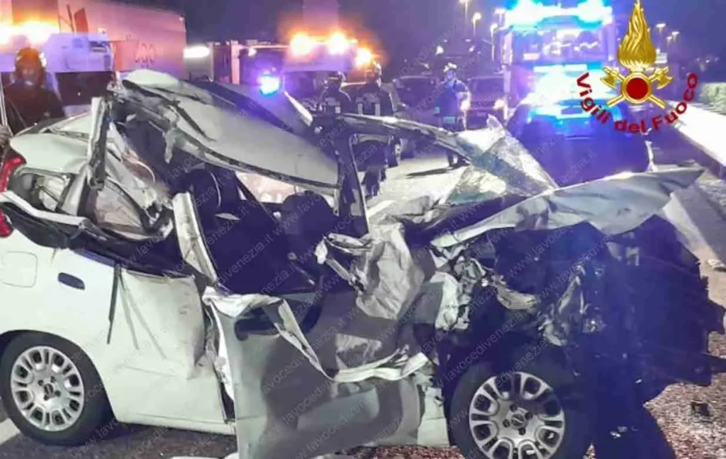 venezia auto contro tir autostrada a4 morta