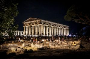 Movida fracassona Capaccio Paestum Templi ordinanza musica