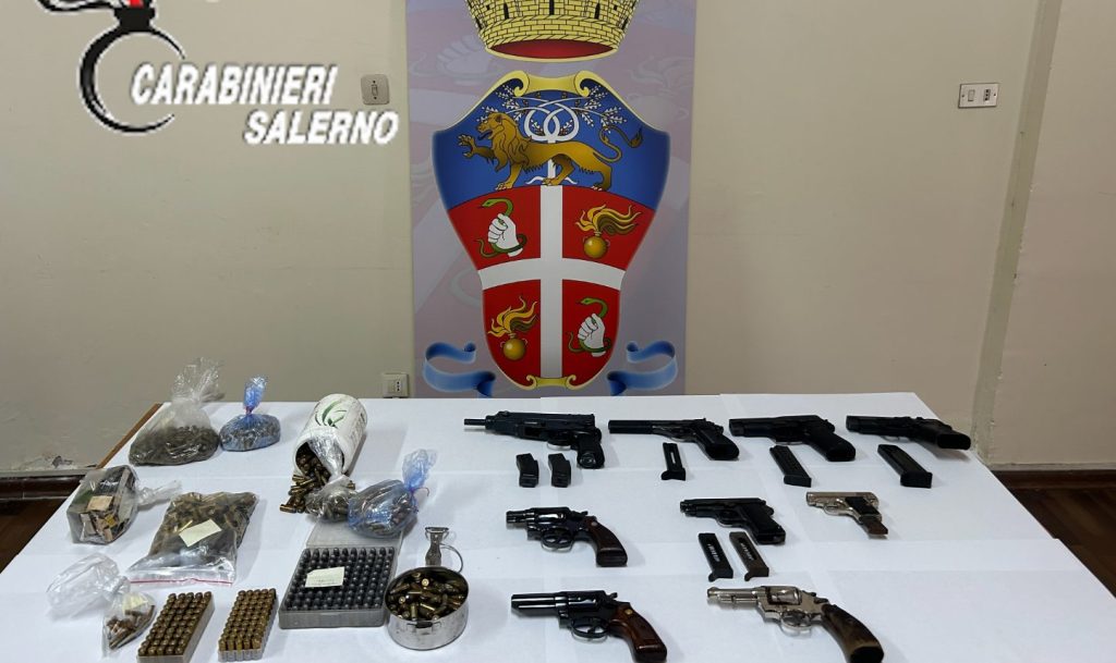 Pagani detenzione illegale armi guerra arrestato