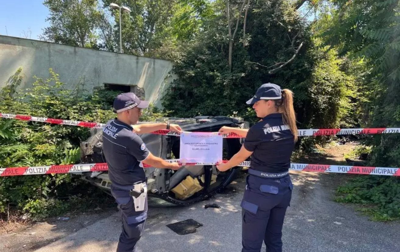 Pomigliano Arco carcasse auto rubate