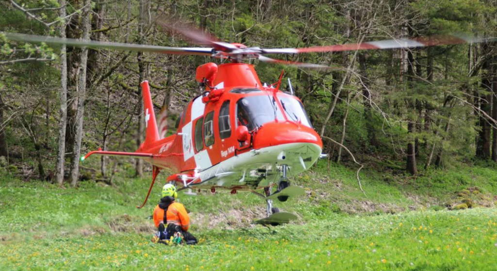 turista morto boschi vicino lago como 9 giugno