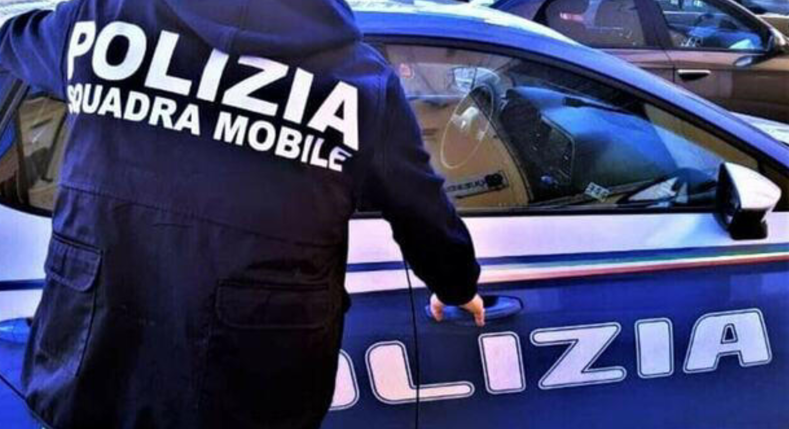 Tentato suicidio Trieste salvata polizia