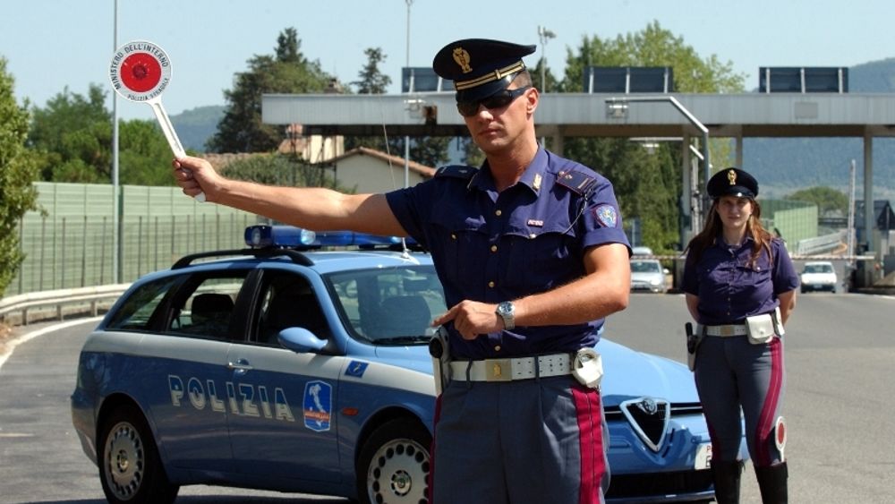 frattamaggiore aggressione casco negoziante denuncia