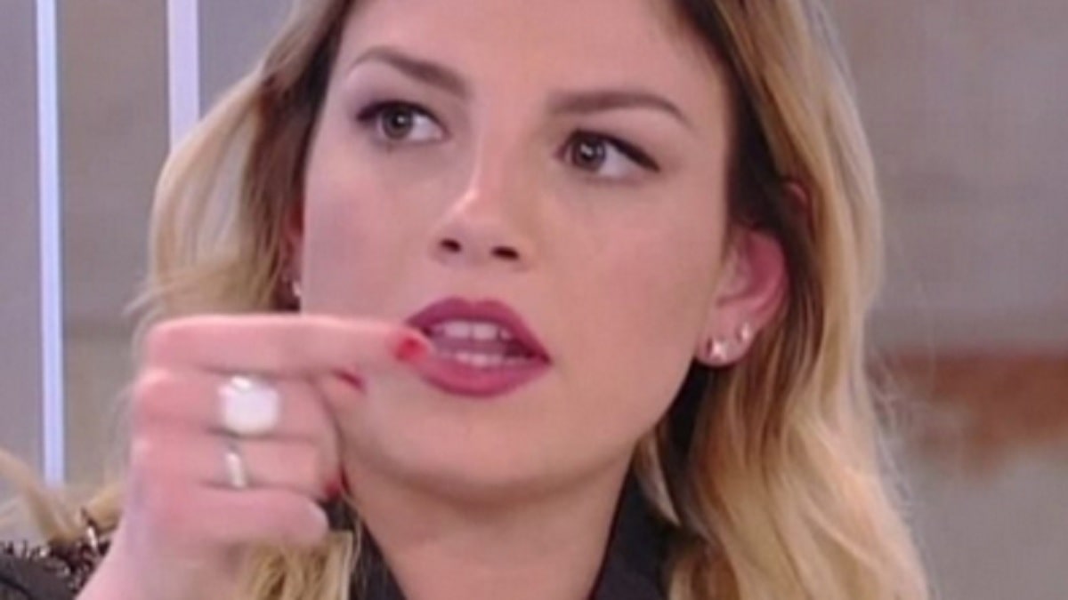 emma marrone sbotta social