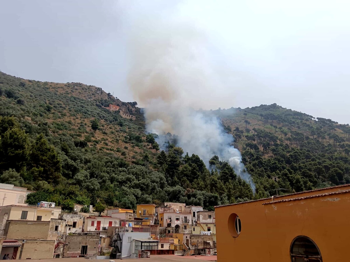 sarno incendio monte saretto