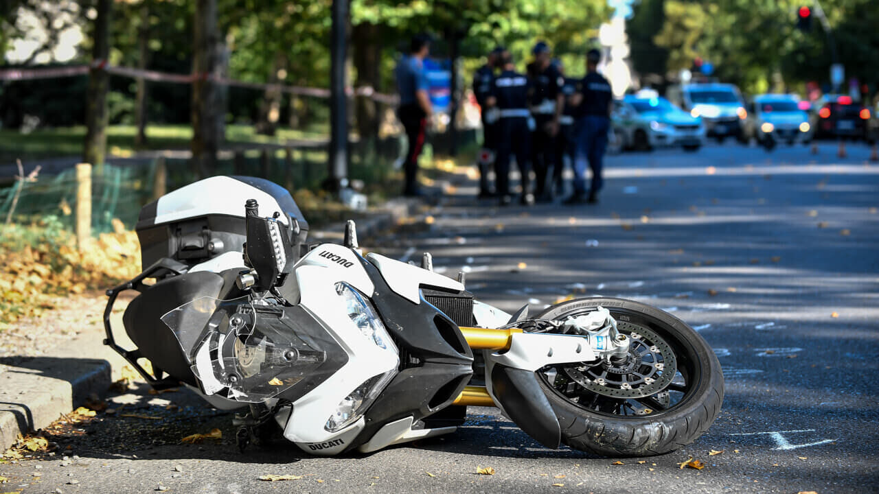 nuoro moto contro camper morto