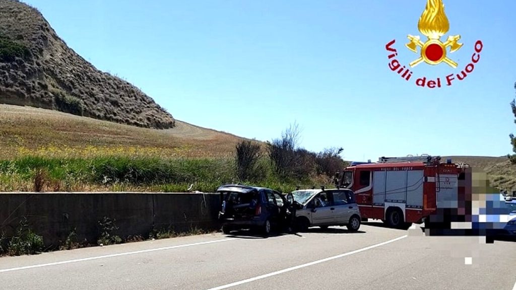 incidente frontale provinciale matera montescaglioso morti moglie marito