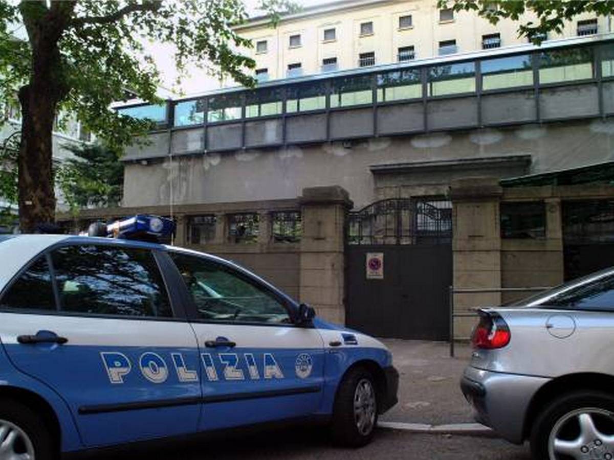 trieste rivolta carcere incendi scontri detenuti agenti