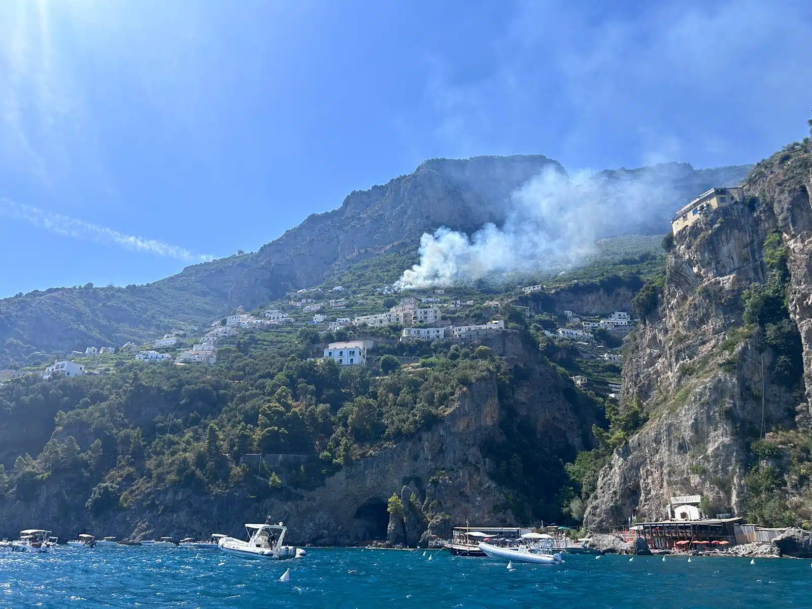 Ancora incendio Costiera Amalfitana fiamme Amalfi vettica