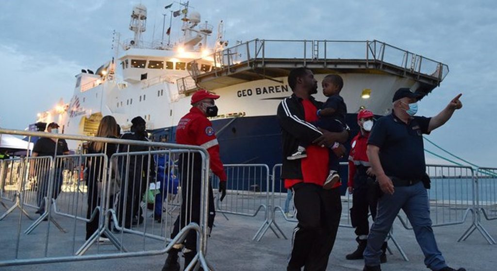 Salerno Geo Barents migranti