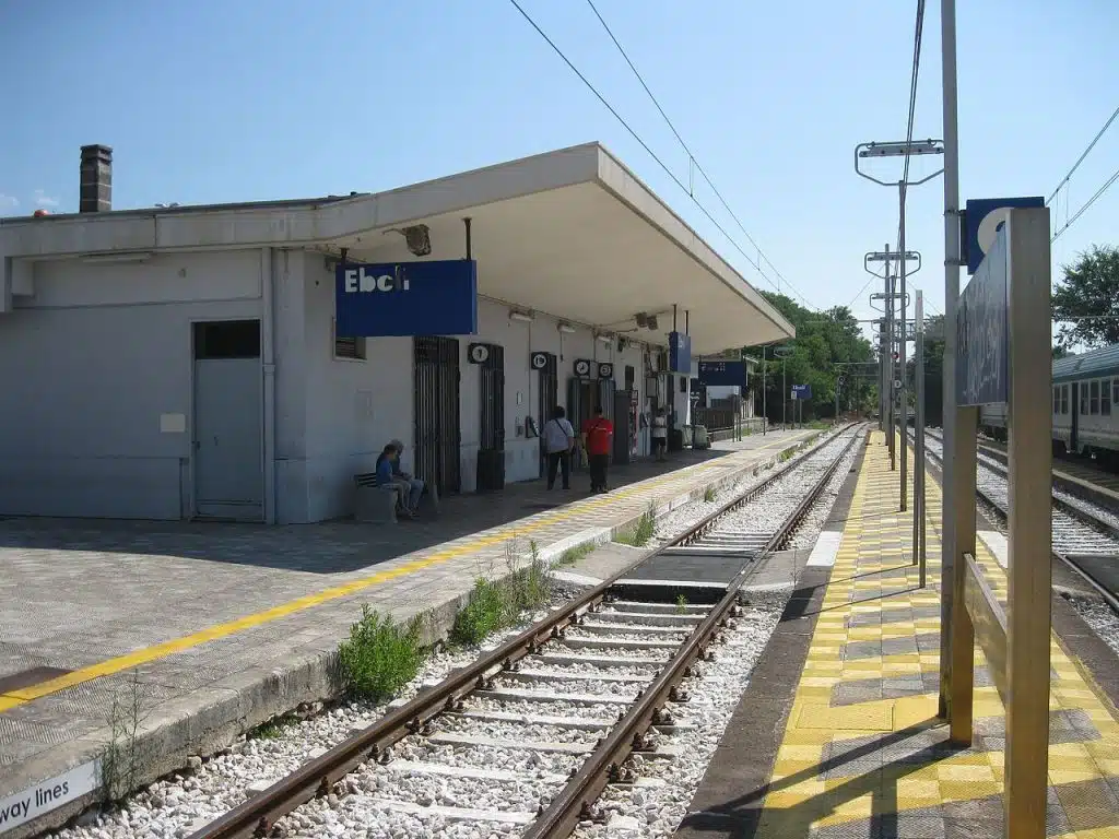 Eboli rapina camionista stazione