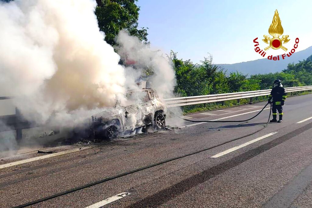 incendio autostrada a16 monteforte irpino mercogliano 9 luglio