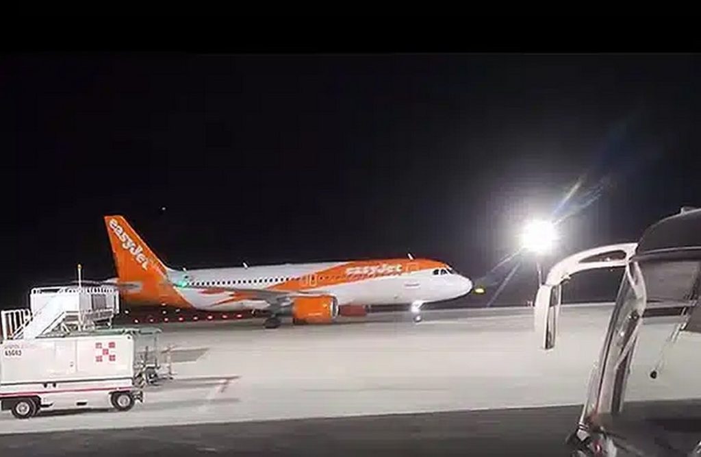 volo londra napoli easyjet dirottato salerno