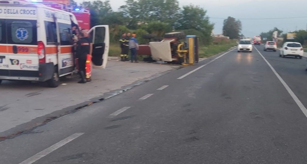 trattore si ribalta sessa aurunca ferito anziano 17 luglio