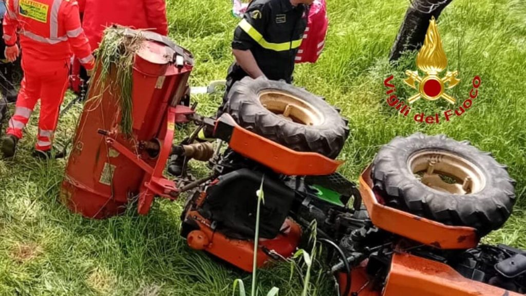 cava uomo trattore incidente