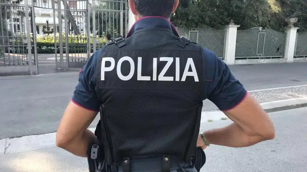 suicidio ispettore espulso polizia postale savona