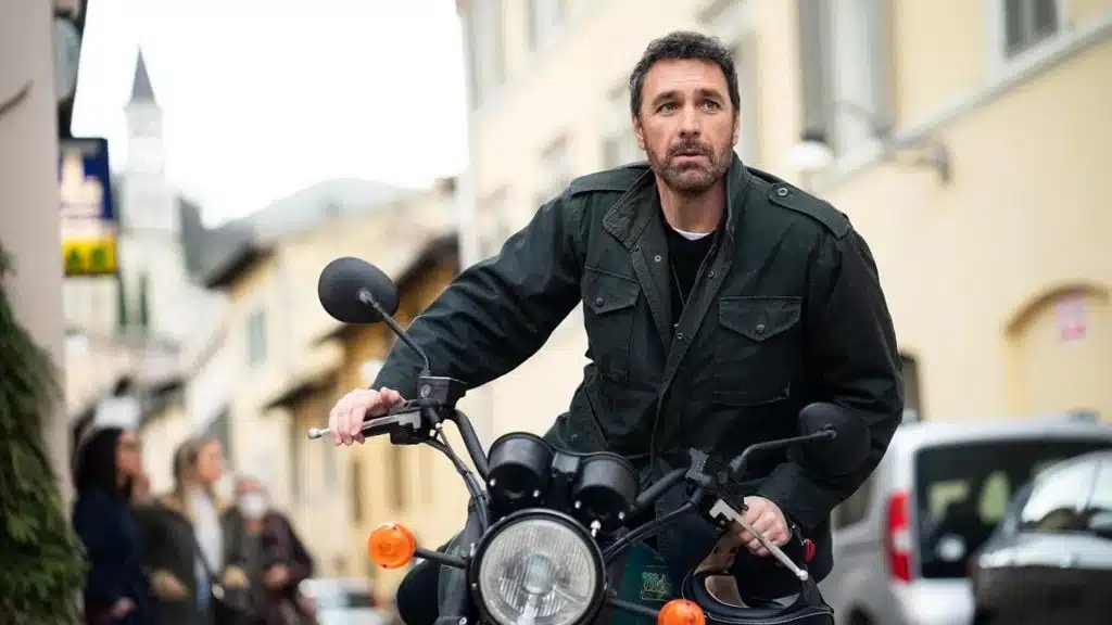 Raoul Bova criticato Non realistico Don Matteo 14