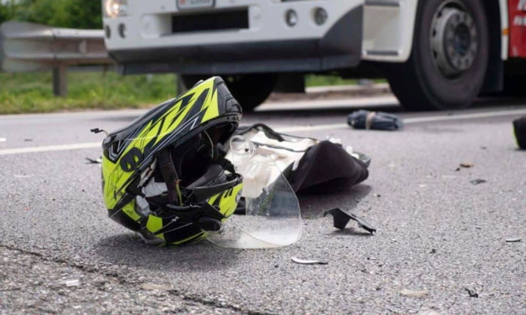 incidente camion scooter qualiano giugliano morto