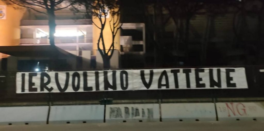 Salernitana striscioni contro Iervolino