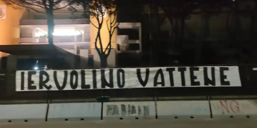 Salernitana striscioni contro Iervolino