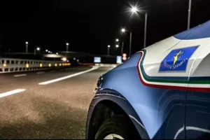 nepatentato velocità 175 km/h verbano multa esame